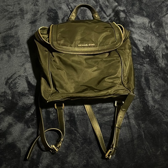 🛑 Michael Kors Nylon Backpack - Picture 2 of 6